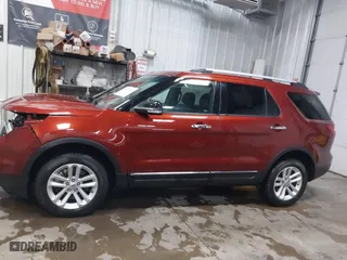 2014 Ford Explorer XLT with VIN 1FM5K8D89EGA17579, listed as a IAAI auction lot 40903918 with 127,780 mi miles. Bid and sale history available at carsss.com. Image 14.