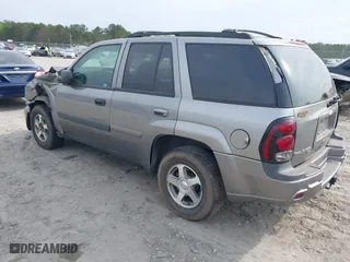 2005 Chevrolet TrailBlazer LT with VIN 1GNDT13S252250046, listed as a IAAI auction lot 41863119 with 194,102 mi miles. Bid and sale history available at carsss.com. Image 3.