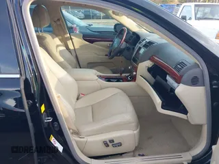 2011 Lexus LS 460 z VIN JTHBL5EF6B5104359, wystawiony jako IAAI lot #41808178 z przebiegiem 215 808 mil mil oraz . Historia ofert i sprzedaży dostępna na DreamBid. Obrazek 5.
