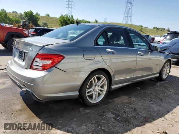 2013 Mercedes-Benz C 300 Sport с VIN WDDGF8AB8DR297960, выставлен на аукционе Copart как лот 61565455 с пробегом 72 818 миль миль и Списание • Salvage title. История ставок и продаж доступна на DreamBid. Изображение 3.