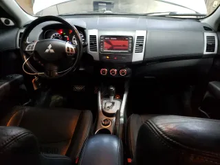 2012 Mitsubishi Outlander GT z VIN JA4JT5AX5CU003648, wystawiony jako Copart lot #48328185 z przebiegiem 223 513 mil mil oraz Czysty tytuł • Clean title. Historia ofert i sprzedaży dostępna na DreamBid. Obrazek 8.