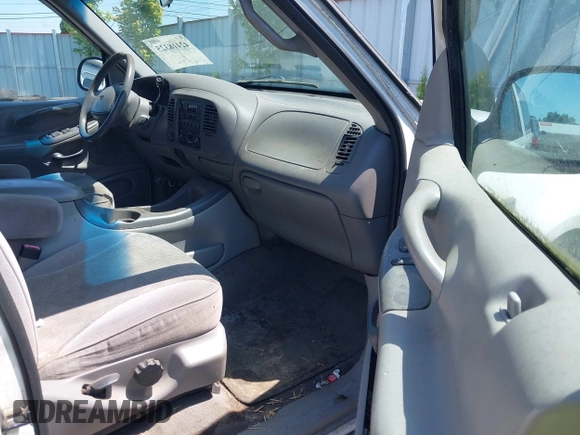 1997 Ford Expedition XLT z VIN 1FMFU18L3VLA65297, wystawiony jako IAAI lot #42418325 z przebiegiem 266 297 mil mil oraz . Historia ofert i sprzedaży dostępna na DreamBid. Obrazek 5.