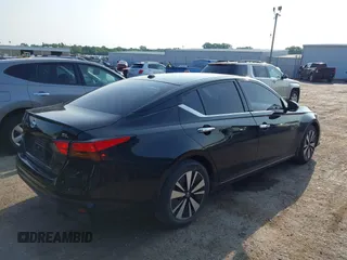 2019 Nissan Altima 2.5 SL with VIN 1N4BL4EVXKC120729, listed as a IAAI auction lot 39457605 with 132,189 mi miles. Bid and sale history available at carsss.com. Image 4.