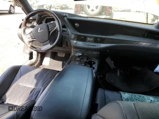 2019 Lexus LS 500 z VIN JTHC51FF3K5005648, wystawiony jako Copart lot #55071615 z przebiegiem 49 679 mil mil oraz Szkoda całkowita • Salvage title. Historia ofert i sprzedaży dostępna na DreamBid. Obrazek 8.