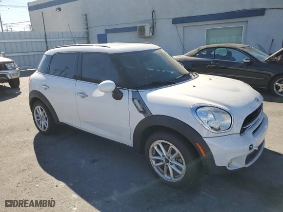 2016 MINI Cooper Countryman S with VIN WMWZC3C52GWT09061, listed as a Copart auction lot 41478915 with 133,461 mi miles and Clean Title. Bid and sale history available at carsss.com. Image 4.