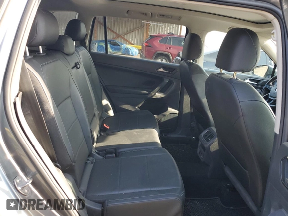 2018 Volkswagen Tiguan SEL z VIN 3VV2B7AX0JM013659, wystawiony jako Copart lot #54154665 z przebiegiem 86 603 mil mil oraz Szkoda całkowita • Salvage title. Historia ofert i sprzedaży dostępna na DreamBid. Obrazek 11.