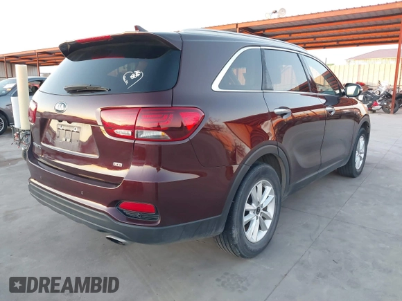 2019 Kia Sorento L z VIN 5XYPG4A32KG568841, wystawiony jako IAAI lot #41833435 z przebiegiem 103 426 mil mil oraz . Historia ofert i sprzedaży dostępna na DreamBid. Obrazek 4.