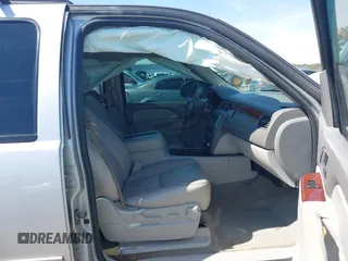 2014 GMC Yukon SLT with VIN 1GKS1CE04ER121301, listed as a IAAI auction lot 41825056 with 141,562 mi miles. Bid and sale history available at carsss.com. Image 5.