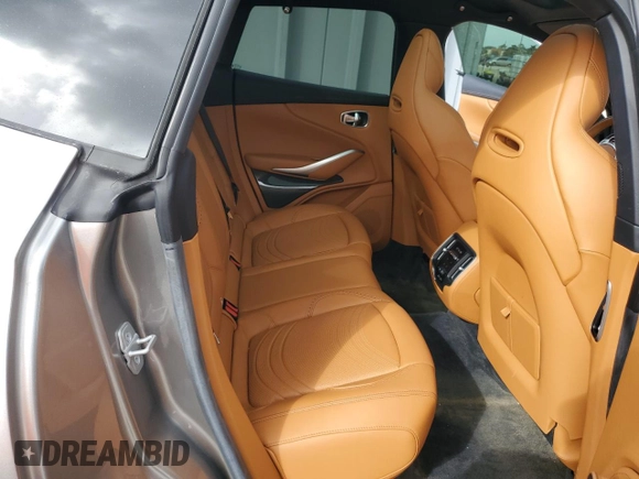 2023 Aston Martin DBX 707 z VIN SD7VUJBW0PTV08298, wystawiony jako Copart lot #77753224 z przebiegiem 3587 mil mil oraz Szkody całkowita. Historia ofert i sprzedaży dostępna na DreamBid. Obrazek 12.