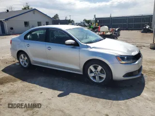 2012 Volkswagen Jetta TDI w/Premium & Nav z VIN 3VWLL7AJ9CM069918, wystawiony jako Copart lot #58237365 z przebiegiem 107 890 mil mil oraz Szkoda całkowita • Salvage title. Historia ofert i sprzedaży dostępna na DreamBid. Obrazek 4.