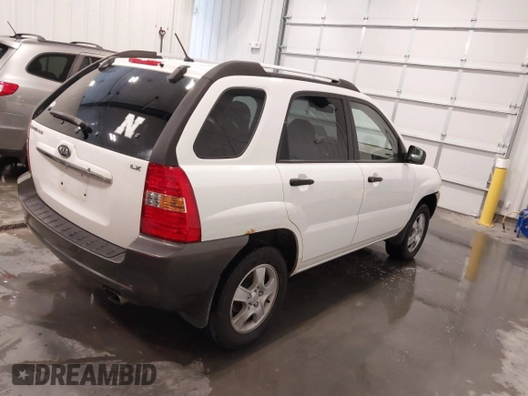 2007 Kia Sportage LX with VIN KNDJF724877399530, listed as a IAAI auction lot 41696698 with 124,967 mi miles. Bid and sale history available at carsss.com. Image 4.