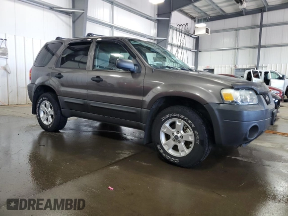 2005 Ford Escape XLT with VIN 1FMYU93135KD88798, listed as a Copart auction lot 69311714 with 81,126 mi miles and Salvage Title. Bid and sale history available at carsss.com. Image 4.