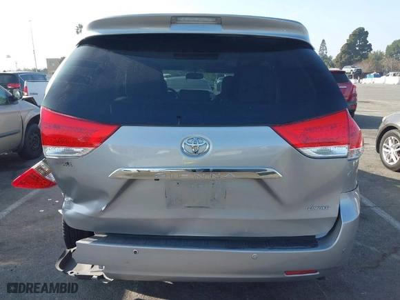 2013 Toyota Sienna XLE AAS with VIN 5TDYK3DC0DS360388, listed as a IAAI auction lot 41163681 with 146,920 mi miles. Bid and sale history available at carsss.com. Image 17.