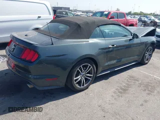 2016 Ford Mustang EcoBoost Premium z VIN 1FATP8UH7G5279277, wystawiony jako IAAI lot #42309882 z przebiegiem 111 519 mil mil oraz . Historia ofert i sprzedaży dostępna na DreamBid. Obrazek 4.