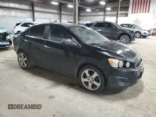 2012 Chevrolet Sonic LTZ z VIN 1G1JE5SH3C4151930, wystawiony jako Copart lot #84337574 z przebiegiem 125 606 mil mil oraz Szkoda całkowita • Salvage title. Historia ofert i sprzedaży dostępna na DreamBid. Obrazek 4.