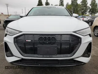 2023 Audi e-tron Sportback Premium Plus z VIN WA12ABGE1PB007387, wystawiony jako Copart lot #50734225 z przebiegiem 48 484 mil mil oraz Szkoda całkowita • Salvage title. Historia ofert i sprzedaży dostępna na DreamBid. Obrazek 5.