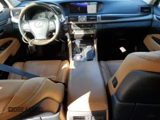 2016 Lexus LS 460 z VIN JTHCL5EF4G5027230, wystawiony jako Copart lot #73202794 z przebiegiem 69 110 mil mil oraz Szkoda całkowita • Salvage title. Historia ofert i sprzedaży dostępna na DreamBid. Obrazek 8.