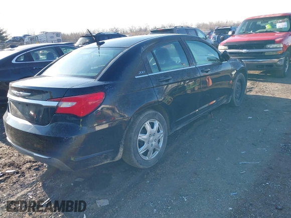 2014 Chrysler 200 LX z VIN 1C3CCBAB0EN146350, wystawiony jako IAAI lot #41527142 z przebiegiem 134 412 mil mil oraz . Historia ofert i sprzedaży dostępna na DreamBid. Obrazek 4.