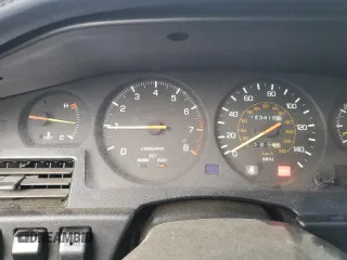 1987 Toyota Supra z VIN JT2MA70L2H0044216, wystawiony jako Copart lot #78864694 z przebiegiem 143 418 mil mil oraz Czysty tytuł • Clean title. Historia ofert i sprzedaży dostępna na DreamBid. Obrazek 9.