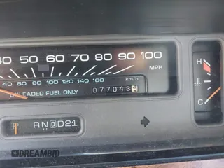 1993 Chevrolet Caprice z VIN 1G1BN53E9PR106587, wystawiony jako IAAI lot #42310802 z przebiegiem 77 043 mil mil oraz . Historia ofert i sprzedaży dostępna na DreamBid. Obrazek 7.