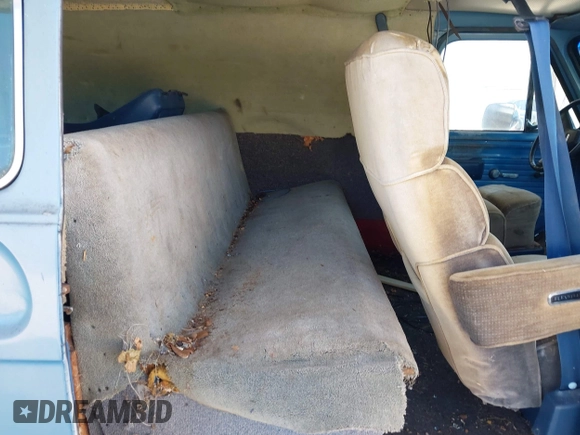 1989 Chevrolet Chevy Van z VIN 1GCEG25K3K7104404, wystawiony jako IAAI lot #42266335 z przebiegiem 96 272 mil mil oraz . Historia ofert i sprzedaży dostępna na DreamBid. Obrazek 8.