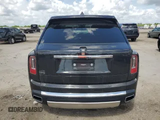 2019 Rolls-Royce Cullinan z VIN SLA689X51KU113872, wystawiony jako Copart lot #65135234 z przebiegiem Nie podano mil oraz Szkody całkowita. Historia ofert i sprzedaży dostępna na DreamBid. Obrazek 6.