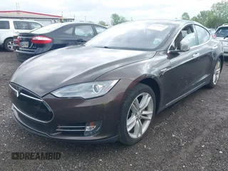 2014 Tesla Model S 60 z VIN 5YJSA1H19EFP51406, wystawiony jako IAAI lot #42179183 z przebiegiem 157 000 mil mil oraz . Historia ofert i sprzedaży dostępna na DreamBid. Obrazek 2.