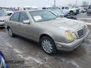 1996 Mercedes-Benz E-Class with VIN WDBJF55F5TJ007150, listed as a IAAI auction lot 41518340 with 178,930 mi miles. Bid and sale history available at carsss.com. Image 1.