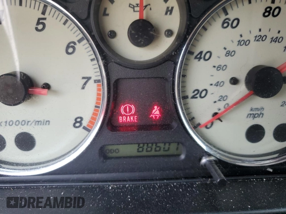 2001 Mazda MX-5 Miata z VIN JM1NB353810212392, wystawiony jako Copart lot #44398295 z przebiegiem 88 601 mil mil oraz Szkoda całkowita • Salvage title. Historia ofert i sprzedaży dostępna na DreamBid. Obrazek 9.