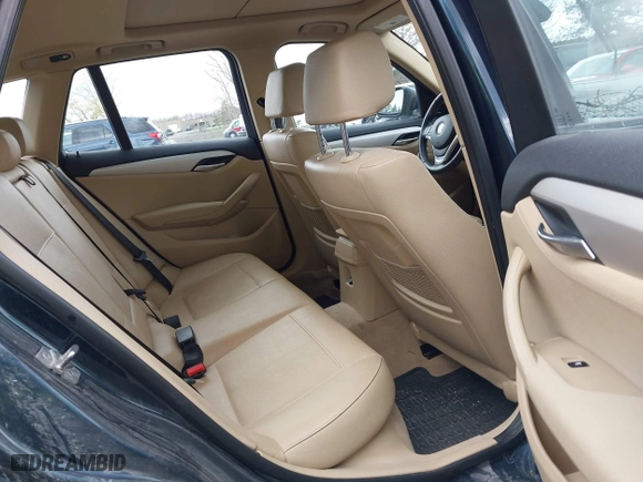 2015 BMW X1 xDrive28i with VIN WBAVL1C56FVY27567, listed as a IAAI auction lot 42047505 with 160,013 mi miles. Bid and sale history available at carsss.com. Image 8.