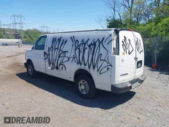 2007 Chevrolet Express Cargo Van with VIN 1GCGG25V471112976, listed as a IAAI auction lot 42130661 with 256,004 mi miles. Bid and sale history available at carsss.com. Image 3.