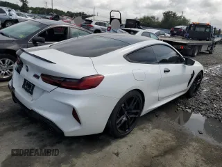 2022 BMW M8 Competition z VIN WBSAE0C05NCJ74694, wystawiony jako Copart lot #65454813 z przebiegiem 14 156 mil mil oraz . Historia ofert i sprzedaży dostępna na DreamBid. Obrazek 3.