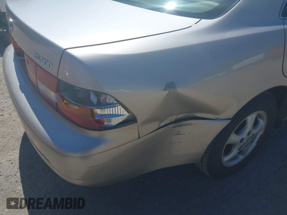 1998 Lexus ES 300 with VIN JT8BF28G6W5042042, listed as a IAAI auction lot 42000714 with 115,279 mi miles and . Bid and sale history available at DreamBid. Image 6.