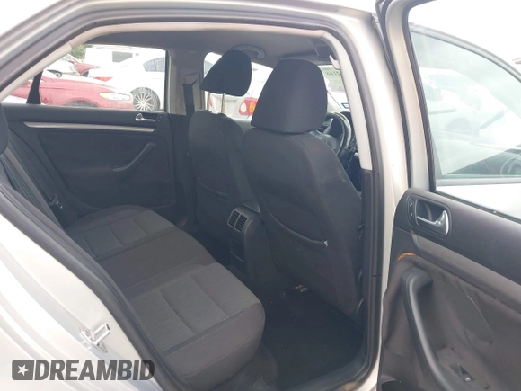 2010 Volkswagen Jetta S с VIN 3VWJZ7AJ8AM026075, выставлен на аукционе IAAI как лот 42402168 с пробегом 172 971 миль миль и . История ставок и продаж доступна на DreamBid. Изображение 8.