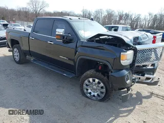 2015 GMC Sierra 2500HD Denali z VIN 1GT120E81FF627017, wystawiony jako IAAI lot #41732729 z przebiegiem 180 584 mil mil oraz . Historia ofert i sprzedaży dostępna na DreamBid. Obrazek 1.