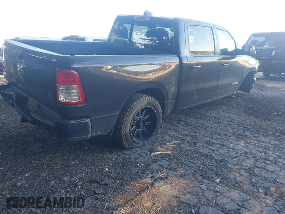 2019 Ram 1500 Big Horn z VIN 1C6RREFT0KN616290, wystawiony jako IAAI lot #42313195 z przebiegiem 143 900 mil mil oraz . Historia ofert i sprzedaży dostępna na DreamBid. Obrazek 4.