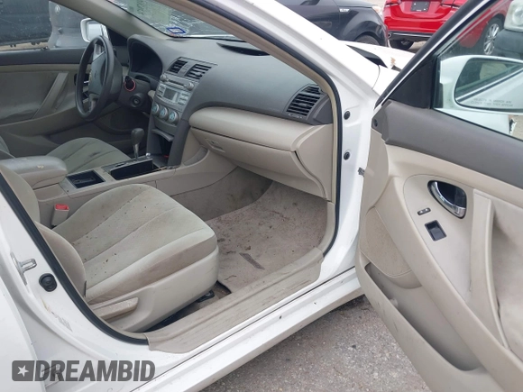 2009 Toyota Camry z VIN 4T1BE46K69U827318, wystawiony jako IAAI lot #41879474 z przebiegiem 223 347 mil mil oraz . Historia ofert i sprzedaży dostępna na DreamBid. Obrazek 5.