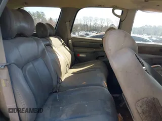 2002 GMC Yukon Denali z VIN 1GKEK63U82J341696, wystawiony jako IAAI lot #41772116 z przebiegiem 259 337 mil mil oraz . Historia ofert i sprzedaży dostępna na DreamBid. Obrazek 8.