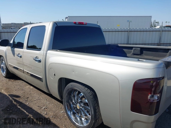 2007 Chevrolet Silverado 1500 LS with VIN 3GCEC13C87G516170, listed as a IAAI auction lot 42163134 with 185,591 mi miles and . Bid and sale history available at DreamBid. Image 15.