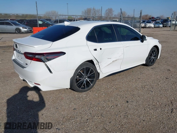 2022 Toyota Camry SE z VIN 4T1G11AK8NU644181, wystawiony jako IAAI lot #41979152 z przebiegiem 30 384 mil mil oraz . Historia ofert i sprzedaży dostępna na DreamBid. Obrazek 4.