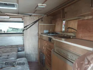 1991 Chevrolet Astro z VIN 1GCDM15Z8MB180051, wystawiony jako IAAI lot #42226795 z przebiegiem 163 024 mil mil oraz . Historia ofert i sprzedaży dostępna na DreamBid. Obrazek 12.