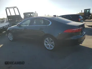 2017 Jaguar XF 35t Premium z VIN SAJBD4BV7HCY33657, wystawiony jako Copart lot #83397324 z przebiegiem 52 520 mil mil oraz Szkoda całkowita • Salvage title. Historia ofert i sprzedaży dostępna na DreamBid. Obrazek 2.