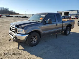 2003 Ford Super Duty F-250 XL with VIN 1FTNX20L53EB94216, listed as a Copart auction lot 88687135 with 323,769 mi miles and Non Repairable. Bid and sale history available at carsss.com. Image 1.