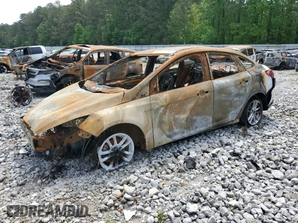 2018 Ford Focus SE z VIN 1FADP3FE4JL265608, wystawiony jako Copart lot #50029575 z przebiegiem Nie podano mil oraz Szkoda całkowita • Salvage title. Historia ofert i sprzedaży dostępna na DreamBid. Obrazek 1.