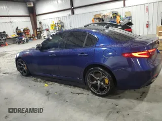 2017 Alfa Romeo Giulia Ti z VIN ZARFAECN6H7543339, wystawiony jako Copart lot #47017935 z przebiegiem 97 435 mil mil oraz Szkody całkowita. Historia ofert i sprzedaży dostępna na DreamBid. Obrazek 2.