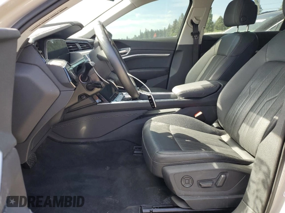 2022 Audi e-tron Premium Plus with VIN WA1LAAGE5NB025922, listed as a Copart auction lot 60321775 with 35,498 mi miles and Clean title. Bid and sale history available at DreamBid. Image 7.