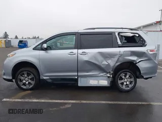 2017 Toyota Sienna SE with VIN 5TDXZ3DC4HS806247, listed as a IAAI auction lot 41323320 with 18,212 mi miles and . Bid and sale history available at DreamBid. Image 14.