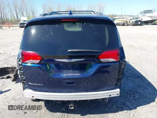 2018 Chrysler Pacifica Touring L z VIN 2C4RC1BGXJR126520, wystawiony jako IAAI lot #42223746 z przebiegiem 117 847 mil mil oraz . Historia ofert i sprzedaży dostępna na DreamBid. Obrazek 17.