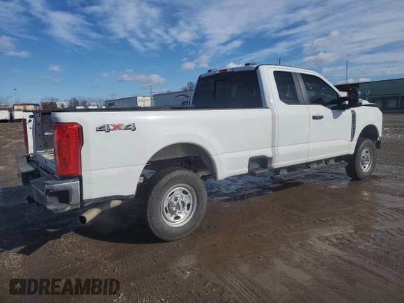 2023 Ford F-350 z VIN 1FT8X3BA1PED26053, wystawiony jako Copart lot #42484225 z przebiegiem 5 648 mil mil oraz Szkoda całkowita • Salvage title. Historia ofert i sprzedaży dostępna na DreamBid. Obrazek 3.