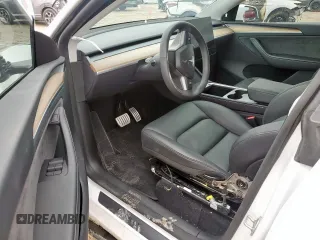 2024 Tesla Model Y Performance z VIN 7SAYGDEF0RA266605, wystawiony jako Copart lot #57820905 z przebiegiem Nie podano mil oraz Szkoda całkowita • Salvage title. Historia ofert i sprzedaży dostępna na DreamBid. Obrazek 8.